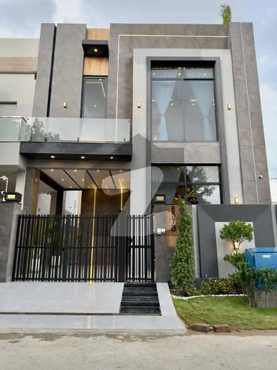 ڈی ایچ اے 9 ٹاؤن ڈیفنس (ڈی ایچ اے),لاہور میں 3 کمروں کا 5 مرلہ مکان 2.32 کروڑ میں برائے فروخت۔