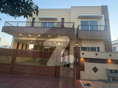 گلبرگ ریزیڈنشیا - بلاک ایل گلبرگ ریزیڈنشیا,گلبرگ,اسلام آباد میں 8 کمروں کا 12 مرلہ مکان 7.5 کروڑ میں برائے فروخت۔