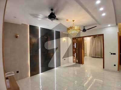 ڈی ایچ اے 11 رہبر لاہور میں 4 کمروں کا 10 مرلہ مکان 4.8 کروڑ میں برائے فروخت۔