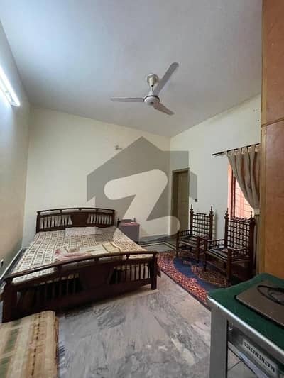 آئی ۔ 8/2 آئی ۔ 8,اسلام آباد میں 1 کمرے کا 14 مرلہ کمرہ 50.0 ہزار میں کرایہ پر دستیاب ہے۔