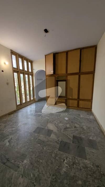 12 Marla House For Rent Separate Entrance Uper Portion Madina Town Officers colony