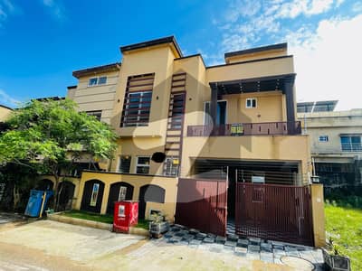 بحریہ ٹاؤن فیز 8 ۔ سفاری ویلی بحریہ ٹاؤن فیز 8,بحریہ ٹاؤن راولپنڈی,راولپنڈی میں 5 کمروں کا 7 مرلہ مکان 3.2 کروڑ میں برائے فروخت۔ بحریہ ٹاؤن فیز 8 ۔ سفاری ویلی بحریہ ٹاؤن فیز 8,بحریہ ٹاؤن راولپنڈی,راولپنڈی میں 5 کمروں کا 7 مرلہ مکان 3.2 کروڑ میں برائے فروخت۔