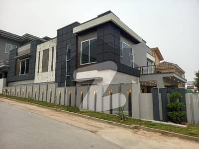 Corner 15 mrla House for rent brand new