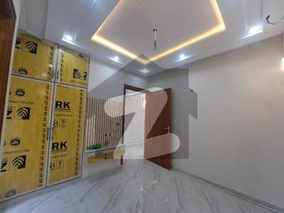 الکبیر ٹاؤن - فیز 2 الکبیر ٹاؤن,رائیونڈ روڈ,لاہور میں 3 کمروں کا 3 مرلہ مکان 1.35 کروڑ میں برائے فروخت۔