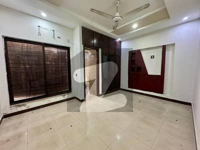 بحریہ ٹاؤن ۔ بلاک اے اے بحریہ ٹاؤن سیکٹرڈی,بحریہ ٹاؤن,لاہور میں 3 کمروں کا 5 مرلہ مکان 75.0 ہزار میں کرایہ پر دستیاب ہے۔