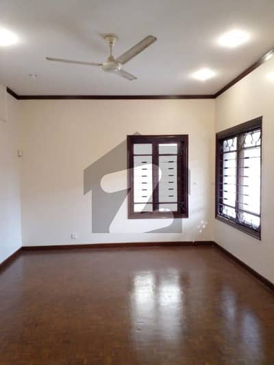 ڈی ایچ اے فیز 6 ڈی ایچ اے ڈیفینس,کراچی میں 4 کمروں کا 17 مرلہ مکان 4.25 لاکھ میں کرایہ پر دستیاب ہے۔