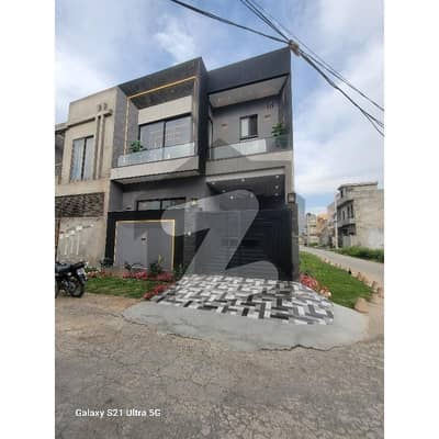 فارمانئیٹس ہاؤسنگ سکیم لاہور میں 3 کمروں کا 4 مرلہ مکان 1.48 کروڑ میں برائے فروخت۔