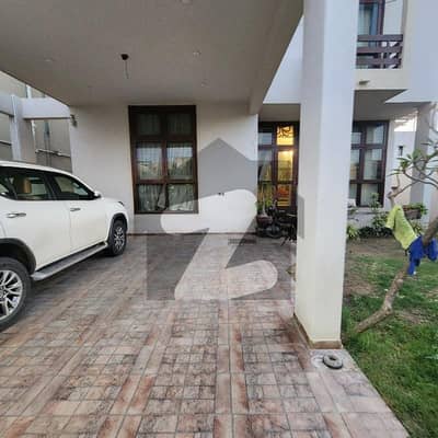 ڈی ایچ اے فیز 8 - زون اے ڈی ایچ اے فیز 8,ڈی ایچ اے ڈیفینس,کراچی میں 4 کمروں کا 1 کنال مکان 14.25 کروڑ میں برائے فروخت۔