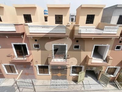 سبزہ زار سکیم لاہور میں 4 کمروں کا 3 مرلہ مکان 1.7 کروڑ میں برائے فروخت۔