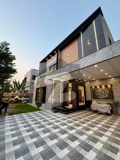 1 Kanal House Available For Sale