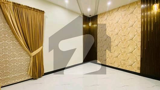 ڈی ایچ اے فیز 7 ڈیفنس (ڈی ایچ اے),لاہور میں 5 کمروں کا 10 مرلہ مکان 4.2 کروڑ میں برائے فروخت۔