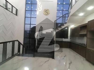 خان ویلیج ملتان میں 3 کمروں کا 5 مرلہ مکان 1.2 کروڑ میں برائے فروخت۔