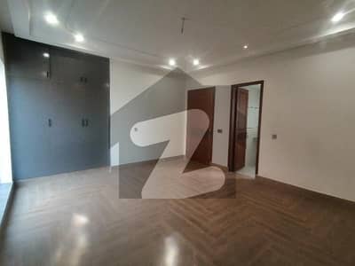 ڈی ایچ اے فیز 1 ڈی ایچ اے ڈیفینس,ملتان میں 5 کمروں کا 1 کنال مکان 4.3 کروڑ میں برائے فروخت۔