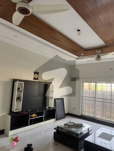 فضائیہ ہاؤسنگ سکیم فیز 1 فضائیہ ہاؤسنگ سکیم,لاہور میں 3 کمروں کا 1 کنال زیریں پورشن 1.35 لاکھ میں کرایہ پر دستیاب ہے۔