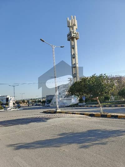 Hot Deal in Prime Location B-17 Block D!