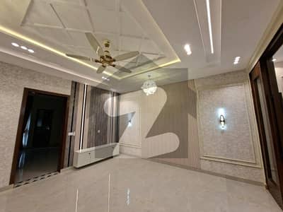 10 marla VIP house for sale in bahria town Lahore