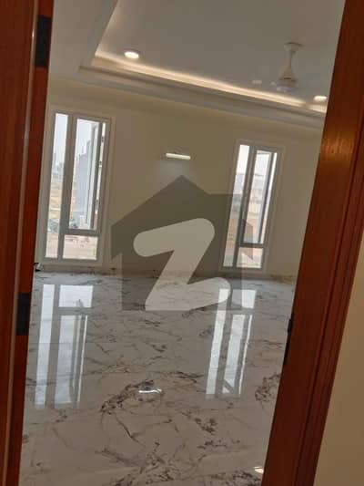 ڈی ایچ اے فیز 8 ڈی ایچ اے ڈیفینس,کراچی میں 6 کمروں کا 1 کنال مکان 16.5 کروڑ میں برائے فروخت۔