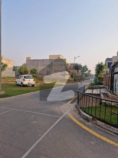 نیو لاہور سٹی ۔ فیز 2 نیو لاهور سٹی,لاہور میں 2 کنال رہائشی پلاٹ 3.75 کروڑ میں برائے فروخت۔