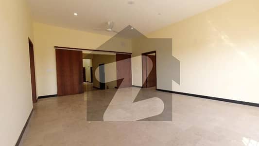FOR RENT 500 Sqyrd Few Years Old 6 Beds Double Storey House Bani Gala