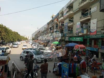 جی ۔ 11 مرکز جی ۔ 11,اسلام آباد میں 3 مرلہ Studio دکان 9.0 کروڑ میں برائے فروخت۔