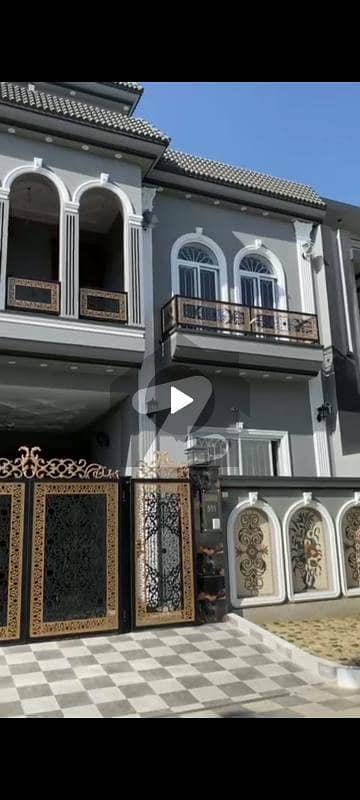 ڈی سی کالونی - ساون بلاک ڈی سی کالونی,گوجرانوالہ میں 4 کمروں کا 5 مرلہ مکان 2.7 کروڑ میں برائے فروخت۔