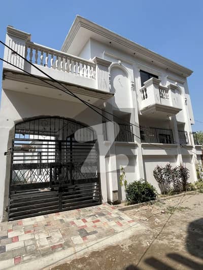 ملتان پبلک سکول روڈ ملتان میں 4 کمروں کا 5 مرلہ مکان 70.0 ہزار میں کرایہ پر دستیاب ہے۔