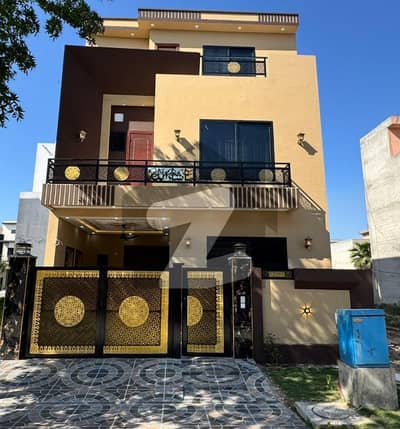 سٹی ہاؤسنگ سوسائٹی گوجرانوالہ میں 4 کمروں کا 5 مرلہ مکان 1.85 کروڑ میں برائے فروخت۔