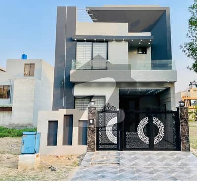 سٹی ہاؤسنگ سوسائٹی گوجرانوالہ میں 4 کمروں کا 5 مرلہ مکان 2.2 کروڑ میں برائے فروخت۔