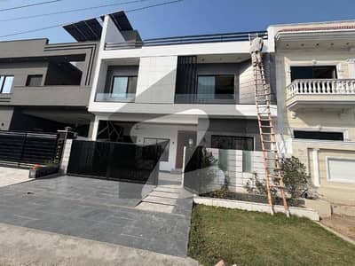 10 Marla House For Sale Barnd New Good Location