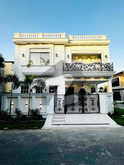 ڈی ایچ اے 9 ٹاؤن ڈیفنس (ڈی ایچ اے),لاہور میں 3 کمروں کا 5 مرلہ مکان 2.35 کروڑ میں برائے فروخت۔