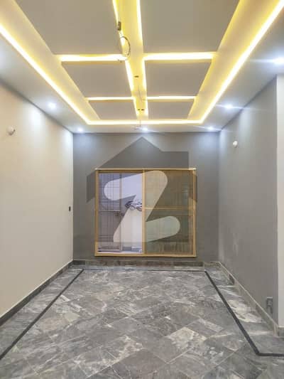 جوہر ٹاؤن فیز 2 جوہر ٹاؤن,لاہور میں 2 کمروں کا 5 مرلہ بالائی پورشن 52.0 ہزار میں کرایہ پر دستیاب ہے۔