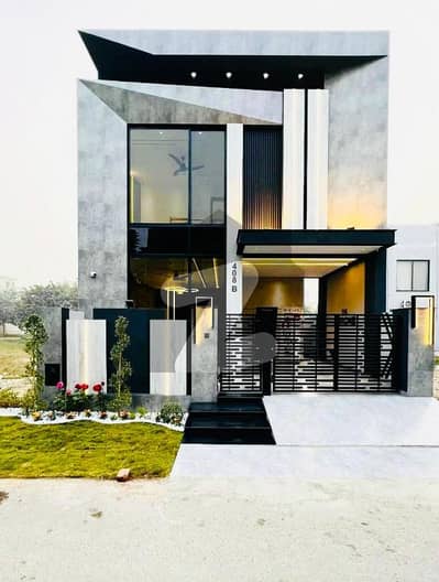 5 MARLA MODERN HOUSE FOR SALE IN DHA 9 TOWN.