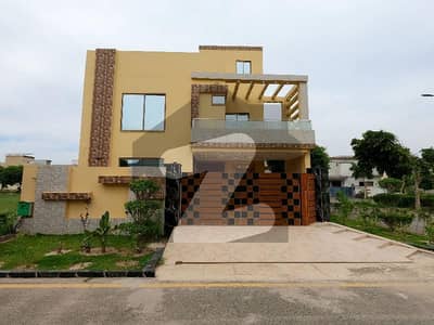 10 Marla House In Central New Lahore City - Block B For sale