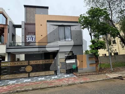 A BEAUTIFUL 10 MARLA HOUSE FOR SALE IN JASMINE BLOCK SECTOR C BAHRIA TOWN LAHORE