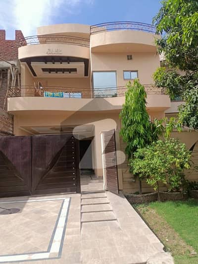 جوہر ٹاؤن لاہور میں 5 کمروں کا 10 مرلہ مکان 4.65 کروڑ میں برائے فروخت۔