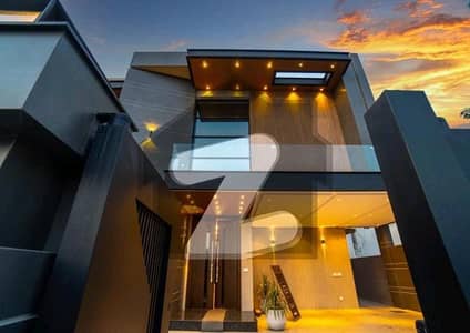 ڈی ایچ اے 9 ٹاؤن ڈیفنس (ڈی ایچ اے),لاہور میں 3 کمروں کا 5 مرلہ مکان 1.95 کروڑ میں برائے فروخت۔