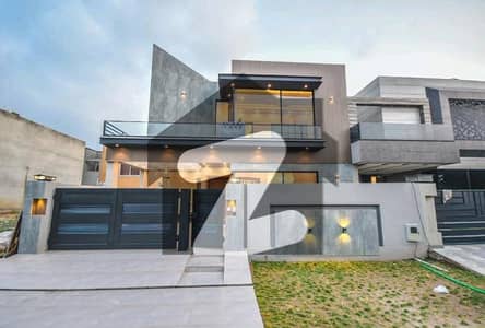 ڈی ایچ اے فیز 8 ڈیفنس (ڈی ایچ اے),لاہور میں 4 کمروں کا 10 مرلہ مکان 3.7 کروڑ میں برائے فروخت۔