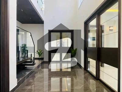 ڈی ایچ اے 9 ٹاؤن ڈیفنس (ڈی ایچ اے),لاہور میں 3 کمروں کا 5 مرلہ مکان 2.1 کروڑ میں برائے فروخت۔