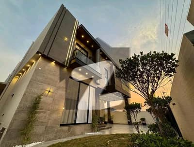 ڈی ایچ اے 9 ٹاؤن ڈیفنس (ڈی ایچ اے),لاہور میں 3 کمروں کا 5 مرلہ مکان 2.15 کروڑ میں برائے فروخت۔