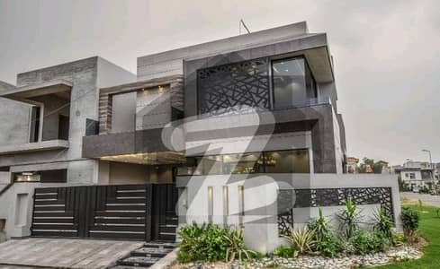 DHA 9 TOWN 50 FEET ROAD TOP LOCATION 8 MARLA HOUSE