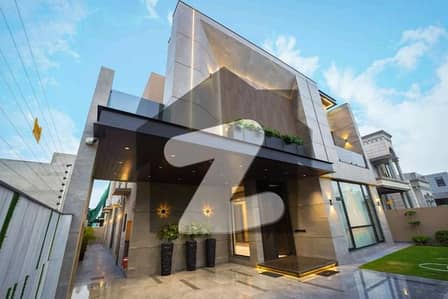 10 MARLA LUXURIOUS MODERATE HOUSE WITRH BASEMENT AVAILABLE FOR SALE