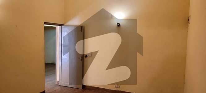 کیولری گراؤنڈ لاہور میں 2 کمروں کا 16 مرلہ بالائی پورشن 75.0 ہزار میں کرایہ پر دستیاب ہے۔