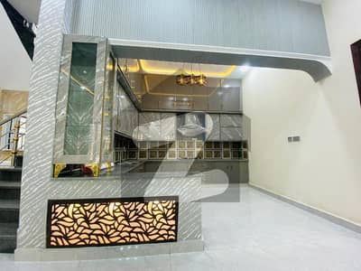 نیو سٹی فیز 2 نیو سٹی,واہ میں 5 کمروں کا 7 مرلہ مکان 3.2 کروڑ میں برائے فروخت۔