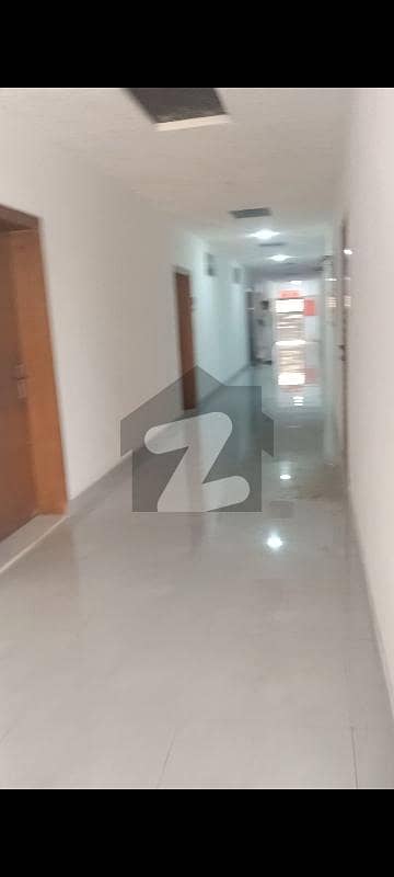 کور کمپلیکس پشاور میں 3 کمروں کا 6 مرلہ فلیٹ 50.0 ہزار میں کرایہ پر دستیاب ہے۔