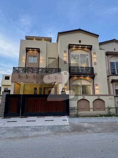 7 Marla Designer House Available For Sale In Usman Block