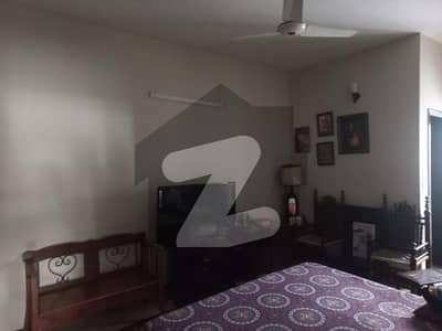 12 Marla 5 Bedrooms House Available For Sale On Investor Price.