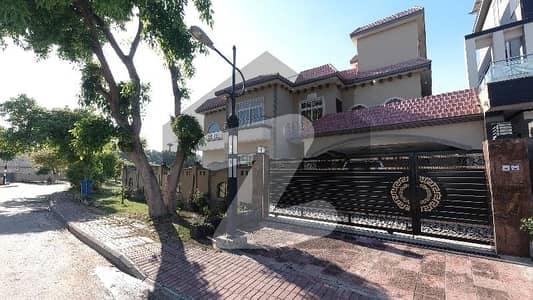 24 Marla Luxury House Is Available For Rent In Bahria Town Phase 8 Overseas Sector 1 Rawalpindi