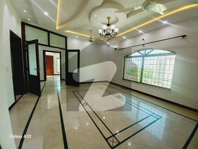 بحریہ ٹاؤن فیز 8 بحریہ ٹاؤن راولپنڈی,راولپنڈی میں 5 کمروں کا 10 مرلہ مکان 1.25 لاکھ میں کرایہ پر دستیاب ہے۔