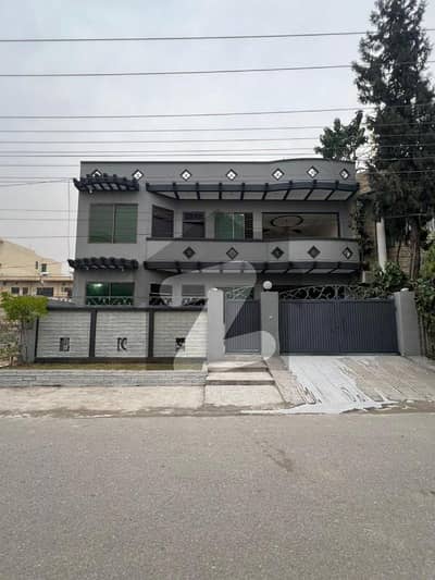 پی ڈبلیو ڈی ہاؤسنگ سوسائٹی ۔ بلاک بی پی ڈبلیو ڈی ہاؤسنگ سکیم,اسلام آباد میں 6 کمروں کا 14 مرلہ مکان 5.5 کروڑ میں برائے فروخت۔