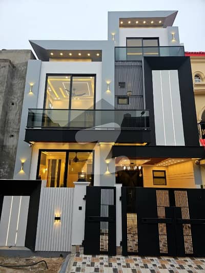 سٹی ہاؤسنگ سکیم جہلم میں 4 کمروں کا 5 مرلہ مکان 2.2 کروڑ میں برائے فروخت۔ سٹی ہاؤسنگ سکیم جہلم میں 4 کمروں کا 5 مرلہ مکان 2.2 کروڑ میں برائے فروخت۔